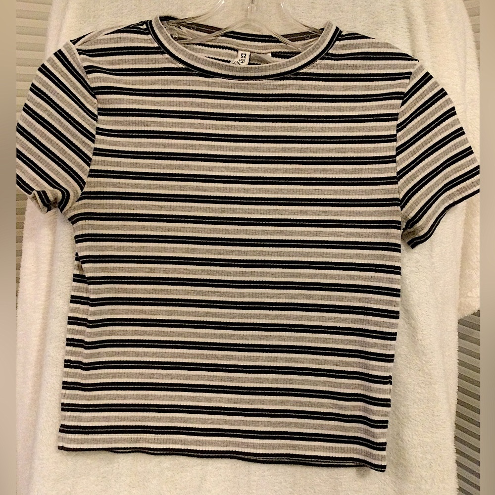 H & M. Striped tee. Size M